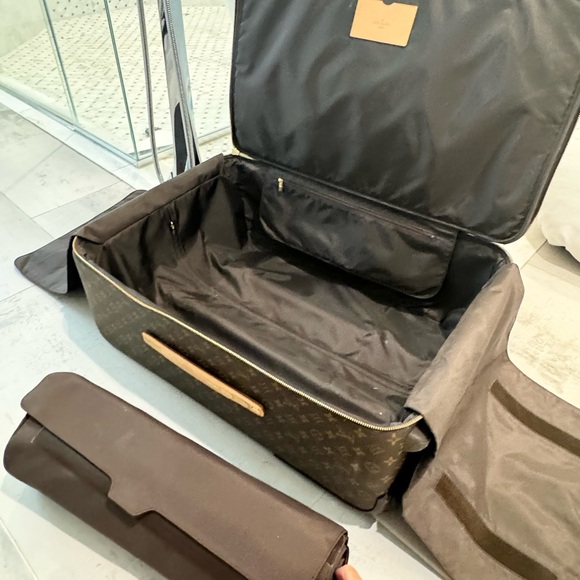 Louis Vuitton luggage - Picture 6 of 8